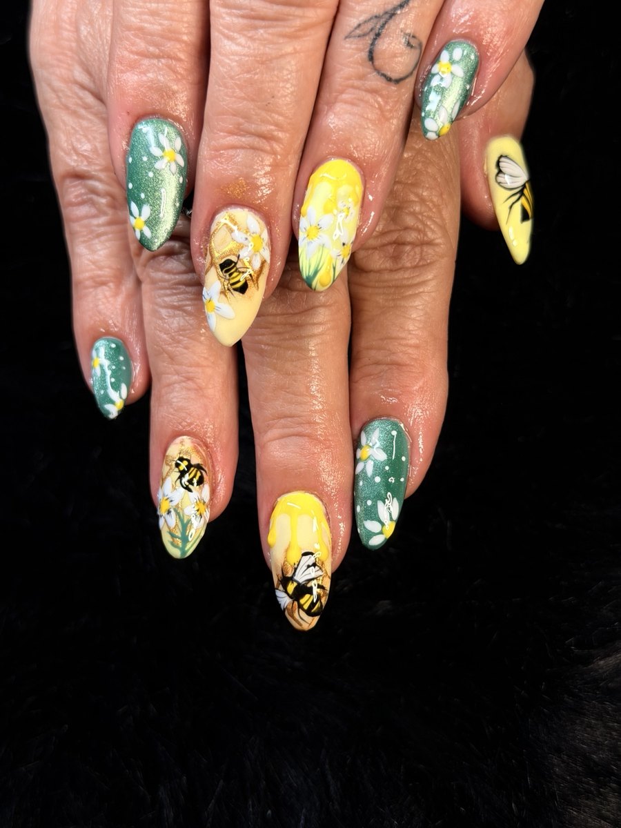 Hand-painted nail design